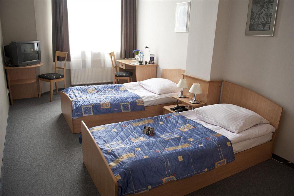 Hotel Diament Economy Гливице Экстерьер фото