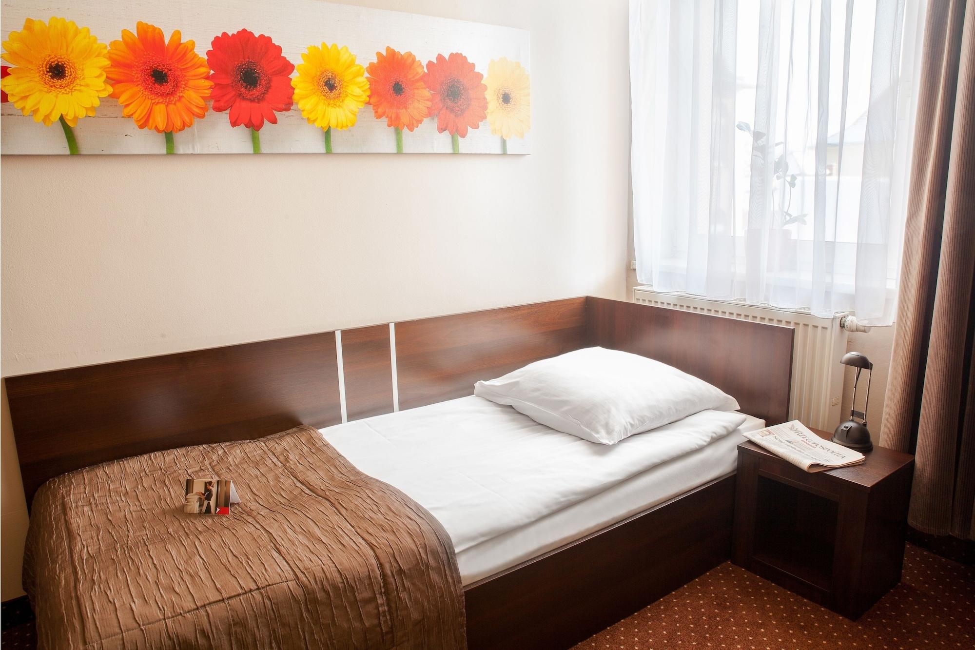 Hotel Diament Economy Гливице Экстерьер фото