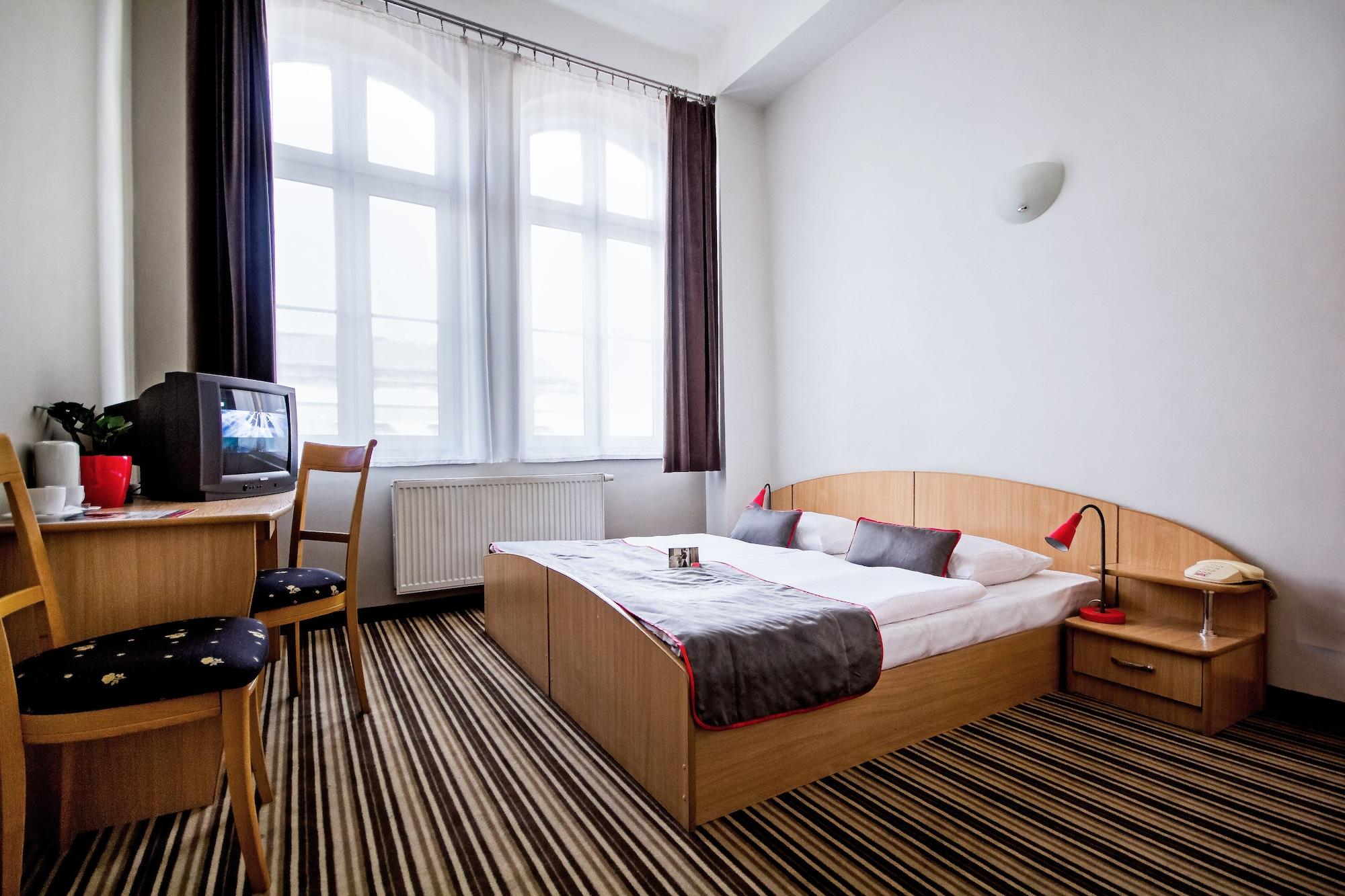 Hotel Diament Economy Гливице Экстерьер фото