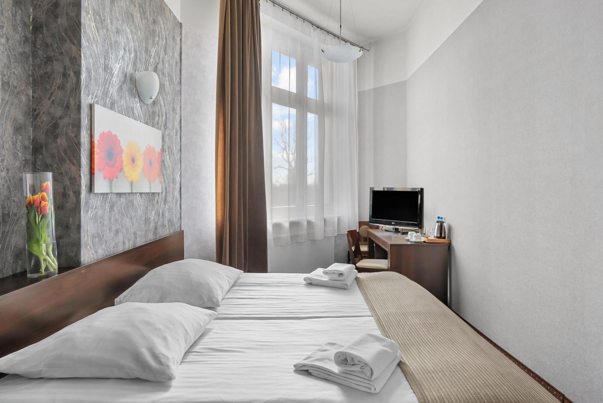 Hotel Diament Economy Гливице Экстерьер фото