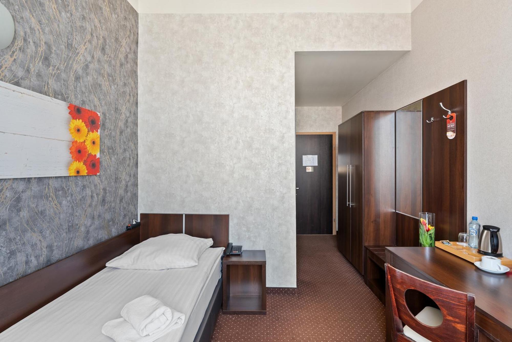 Hotel Diament Economy Гливице Экстерьер фото
