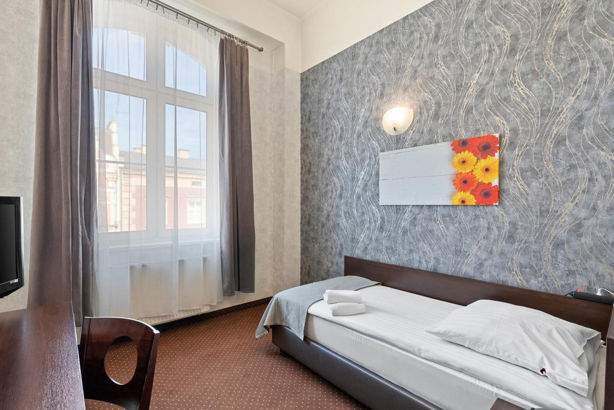 Hotel Diament Economy Гливице Экстерьер фото