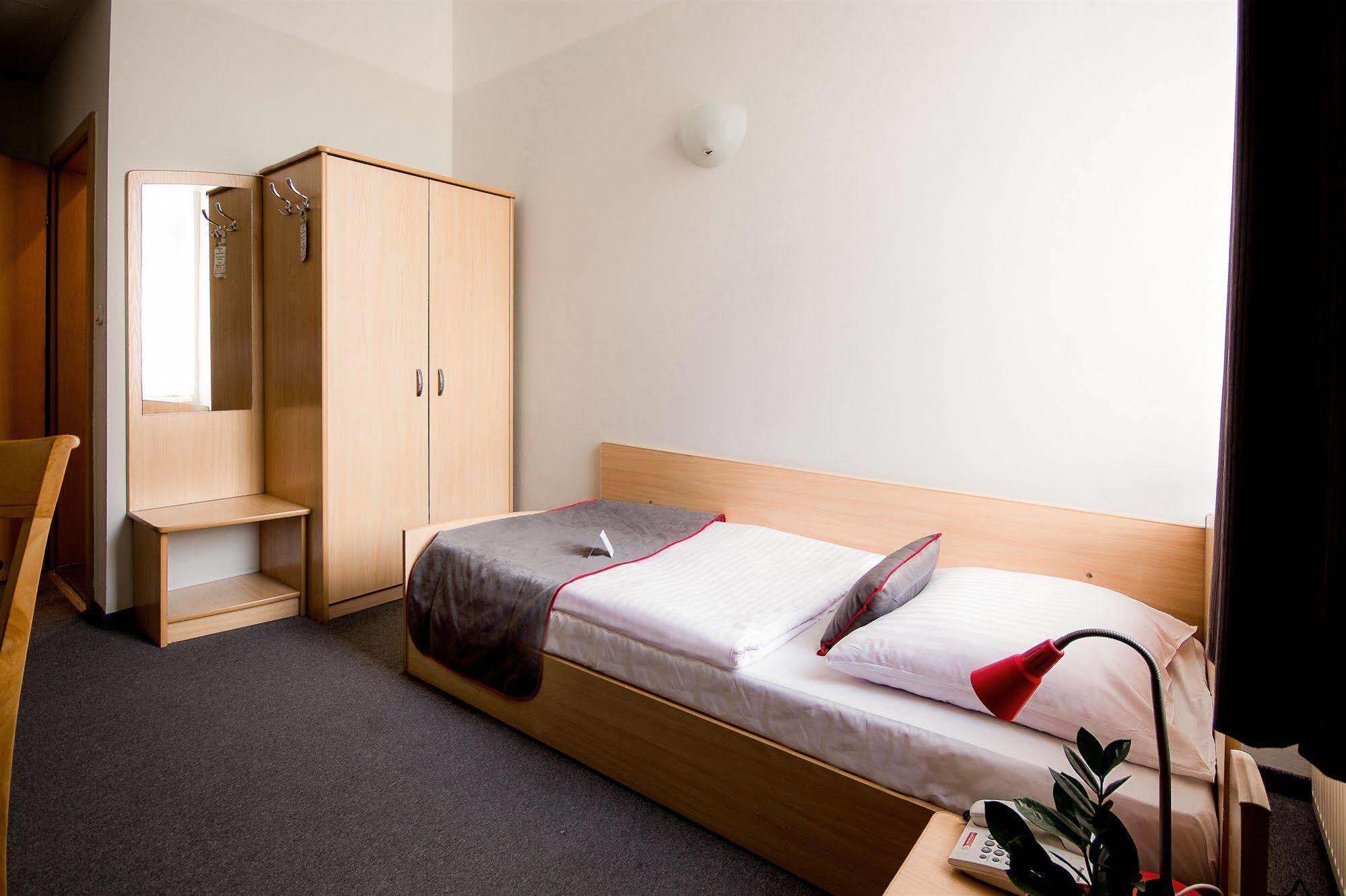 Hotel Diament Economy Гливице Экстерьер фото