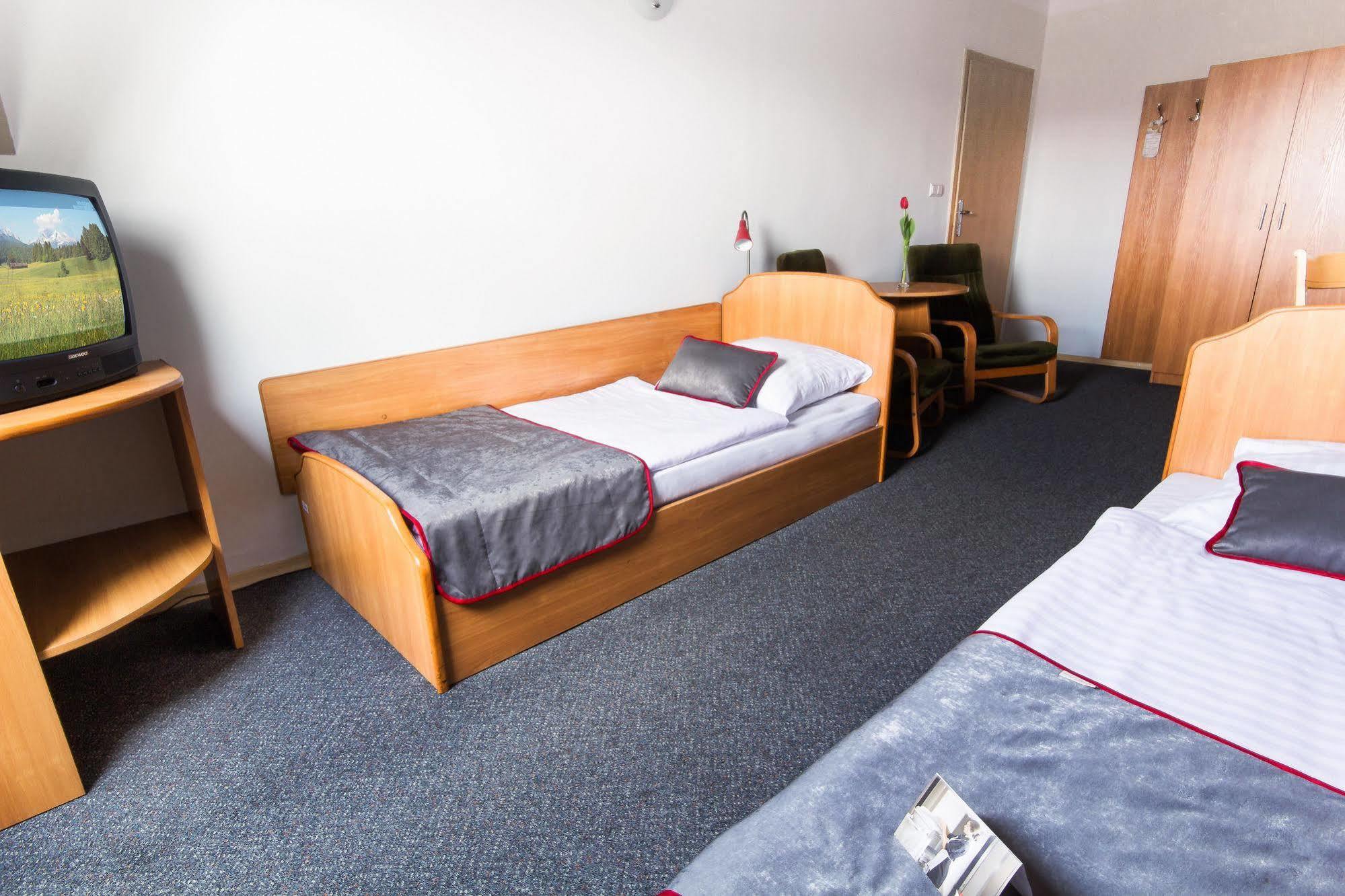 Hotel Diament Economy Гливице Экстерьер фото