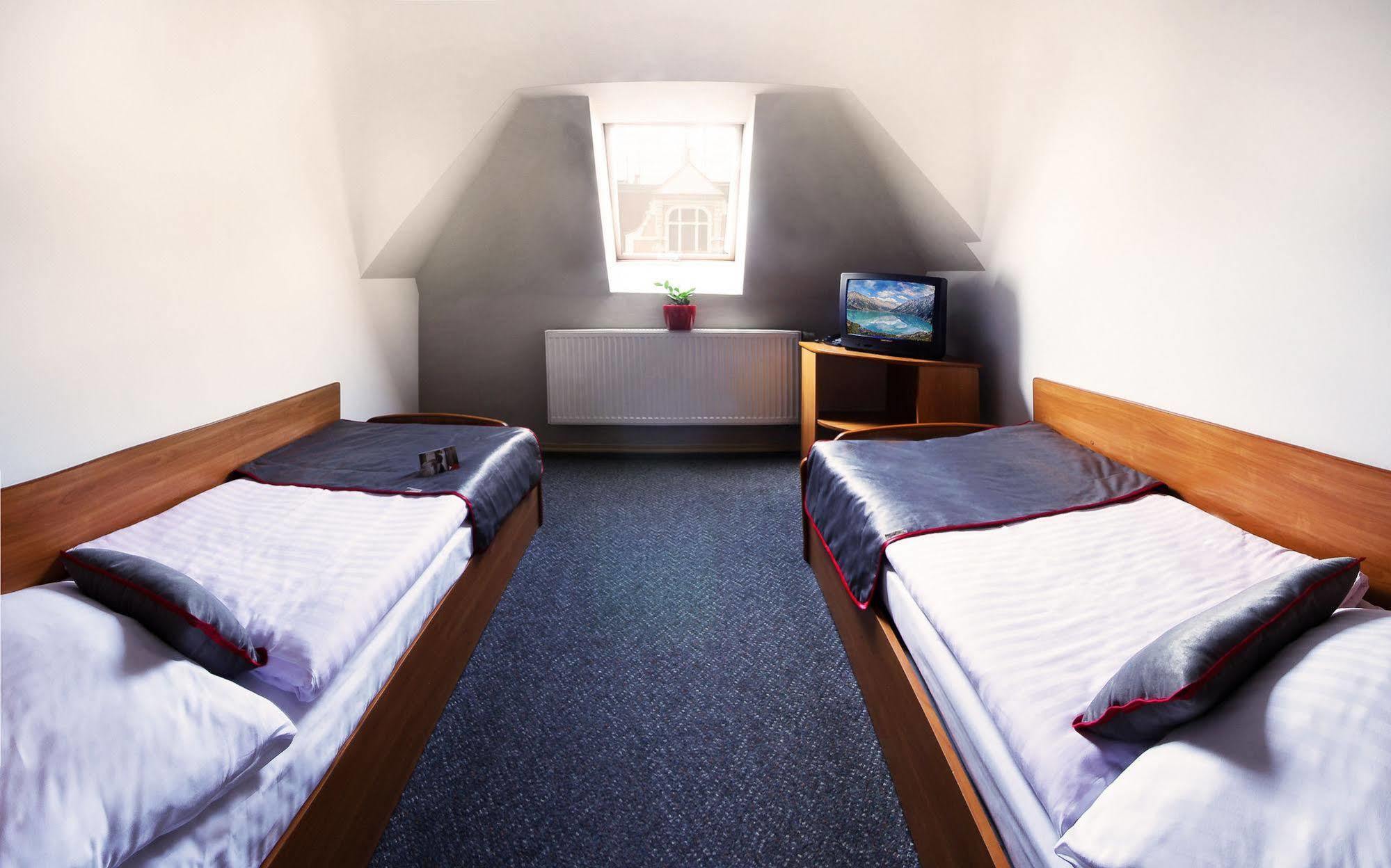Hotel Diament Economy Гливице Экстерьер фото