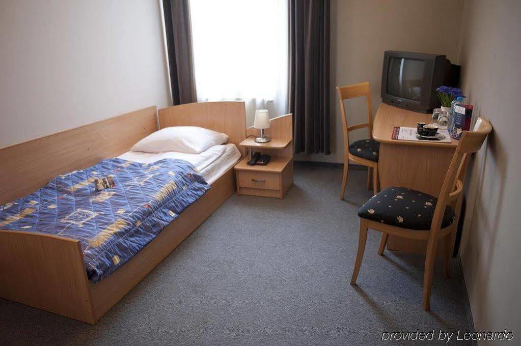 Hotel Diament Economy Гливице Экстерьер фото